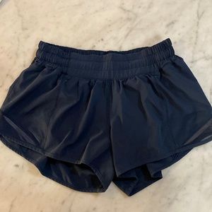 Lululemon Navy Hotty Hot 2.5 inseam low waist size 4